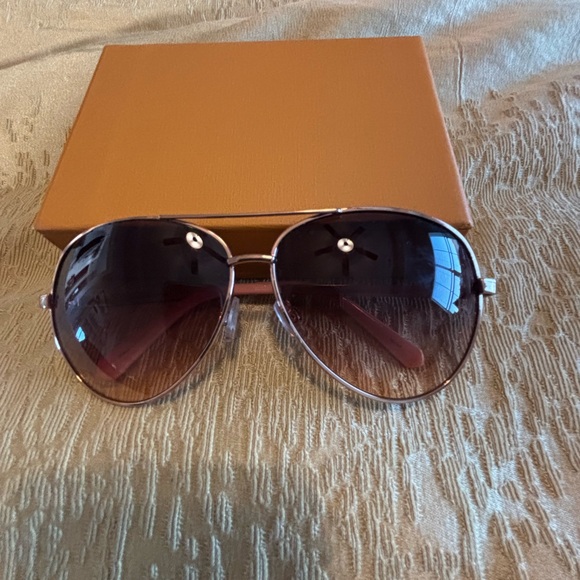 Liz Claiborne Accessories - Stylish Aviator Sunglasses with Brown Lenses by Liz Claiborne